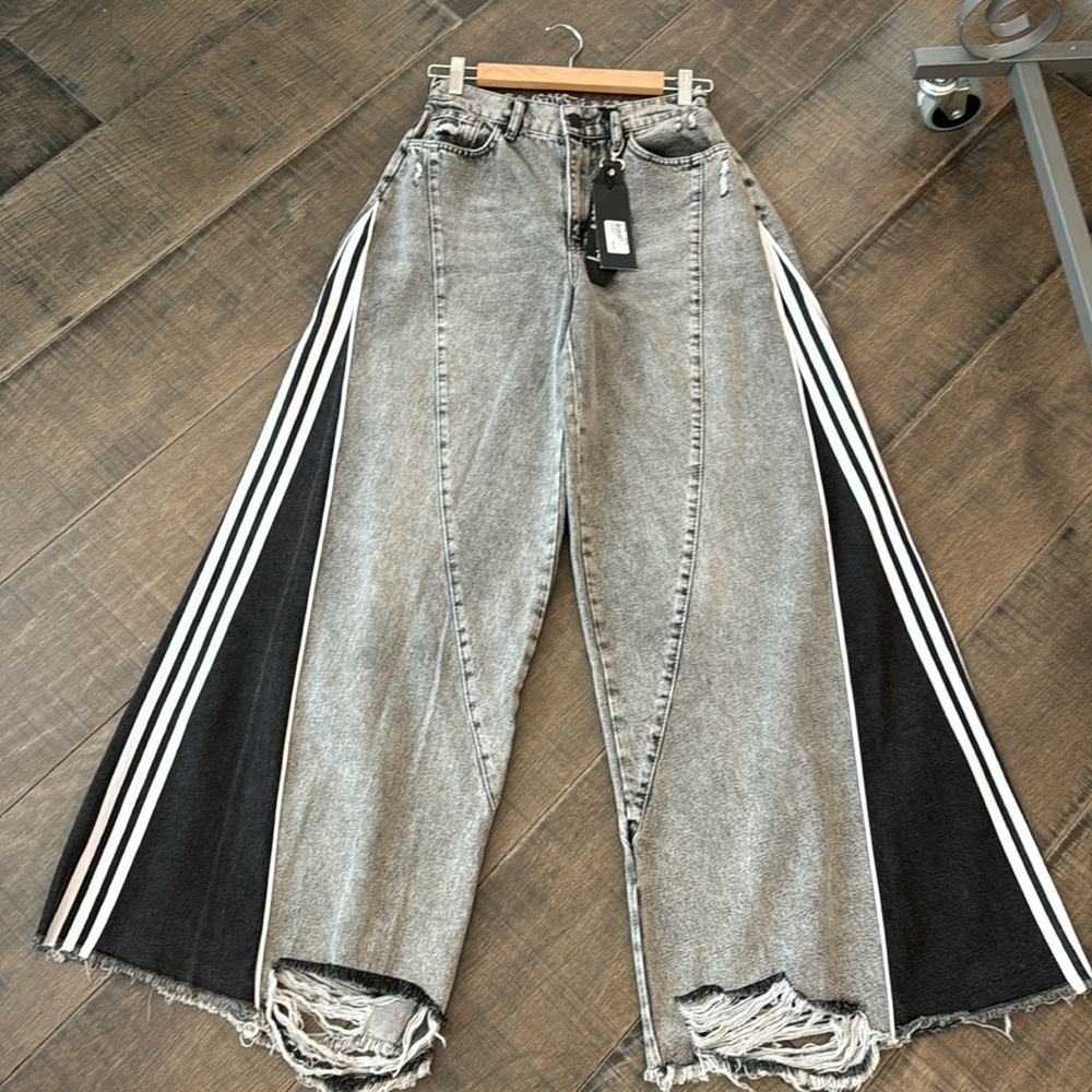 NWT WIMENS WIDE KEG JEANS SIZE S